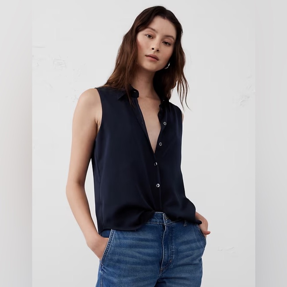 NWT Banana Republic Women's Sleeveless Satin Navy Top
